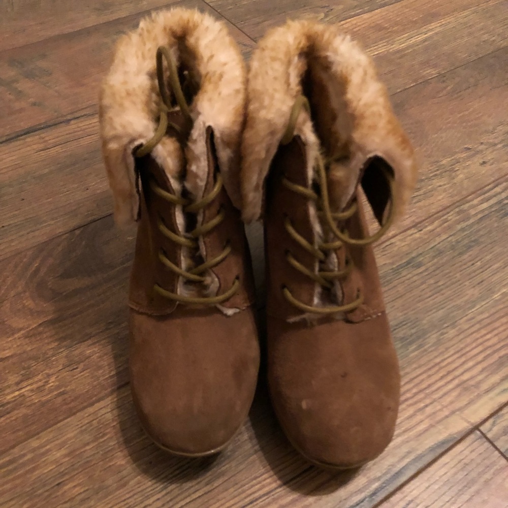Bearpaw wedge booties